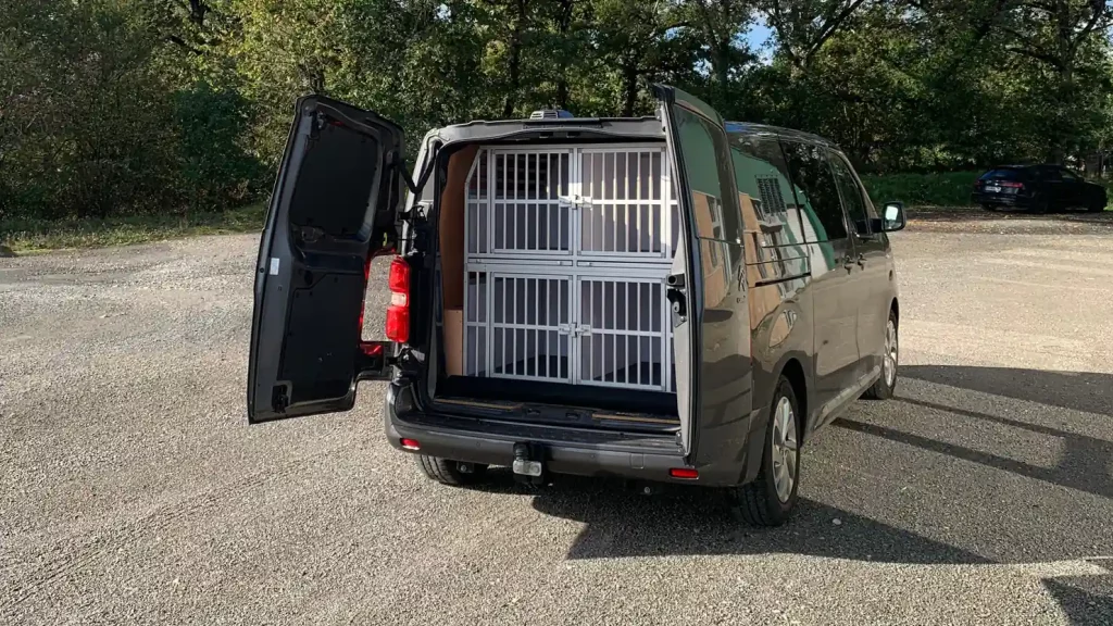 Cage transport pour chiens Bizeaux courts pour coffre voiture Braveur