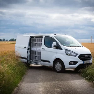 Eleveur professionnel canin de Bergers Américains Miniatures véhicule de transport canin aménagé par Braveur